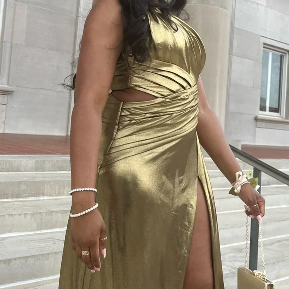 Prom dress worn once , no damage , was altered on the slit to show less leg - Picture 3 of 3